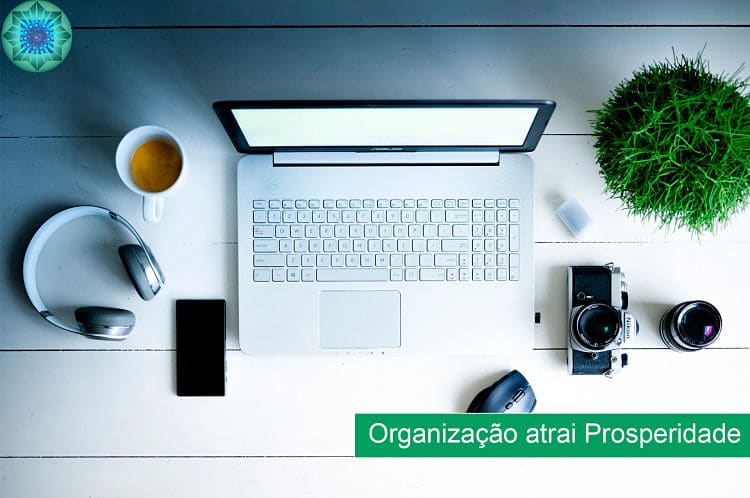 organização de mesa de escritório 