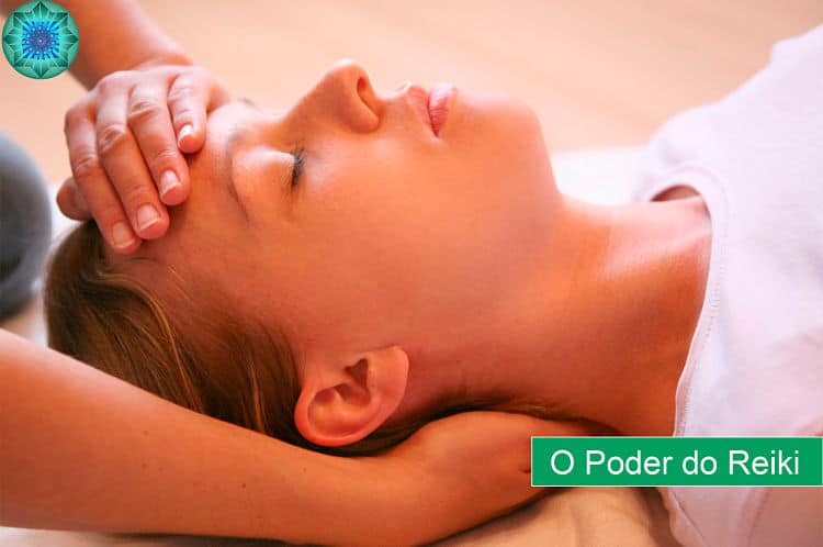 cabeça de mulher recebendo reiki 