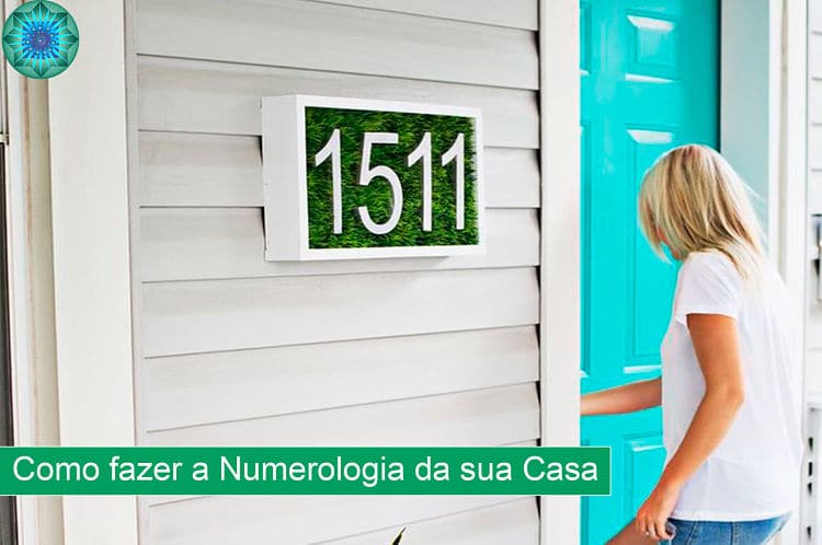 moça entrando casa com numeração 