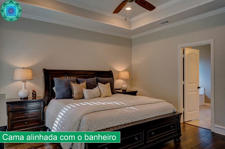 quarto cama banheiro 