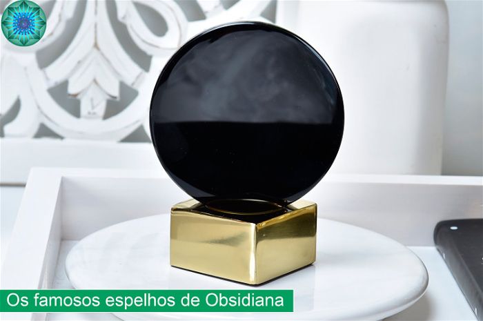 Espelho obsidiana em cima de um balcão